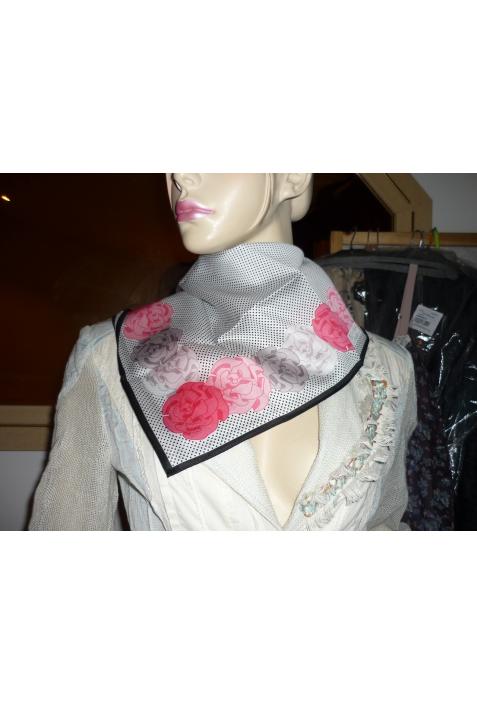 foulard YSL modèle « Roses » gavroche - nouveauté 2011